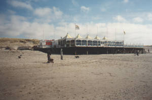 Strandcafé mit Restaurant (ca. 400m vom Haus)